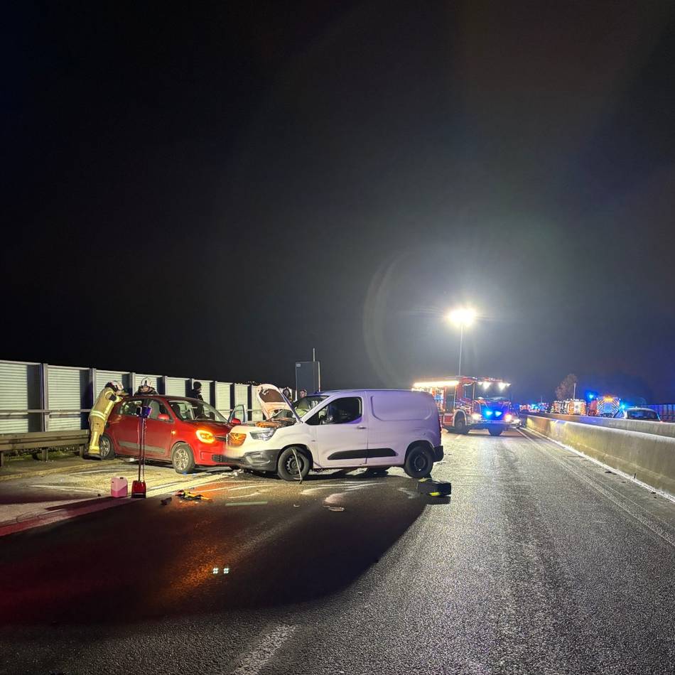 Glatteis auf A535 bei Wülfrath: Ein Schwerverletzter und mehrere Leichtverletzte bei Unfallserie