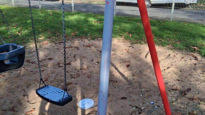 Spielplätze in Krefeld: KBK muss Spielplätze nach Vandalismus aufwendig reinigen