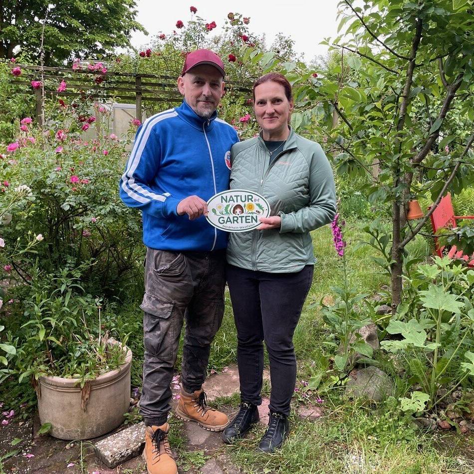 Neusser Anlage erhält Plakette „Natur im Garten“: Was nicht stört, darf bleiben – eine „ausgezeichnete“ Gartenphilosophie