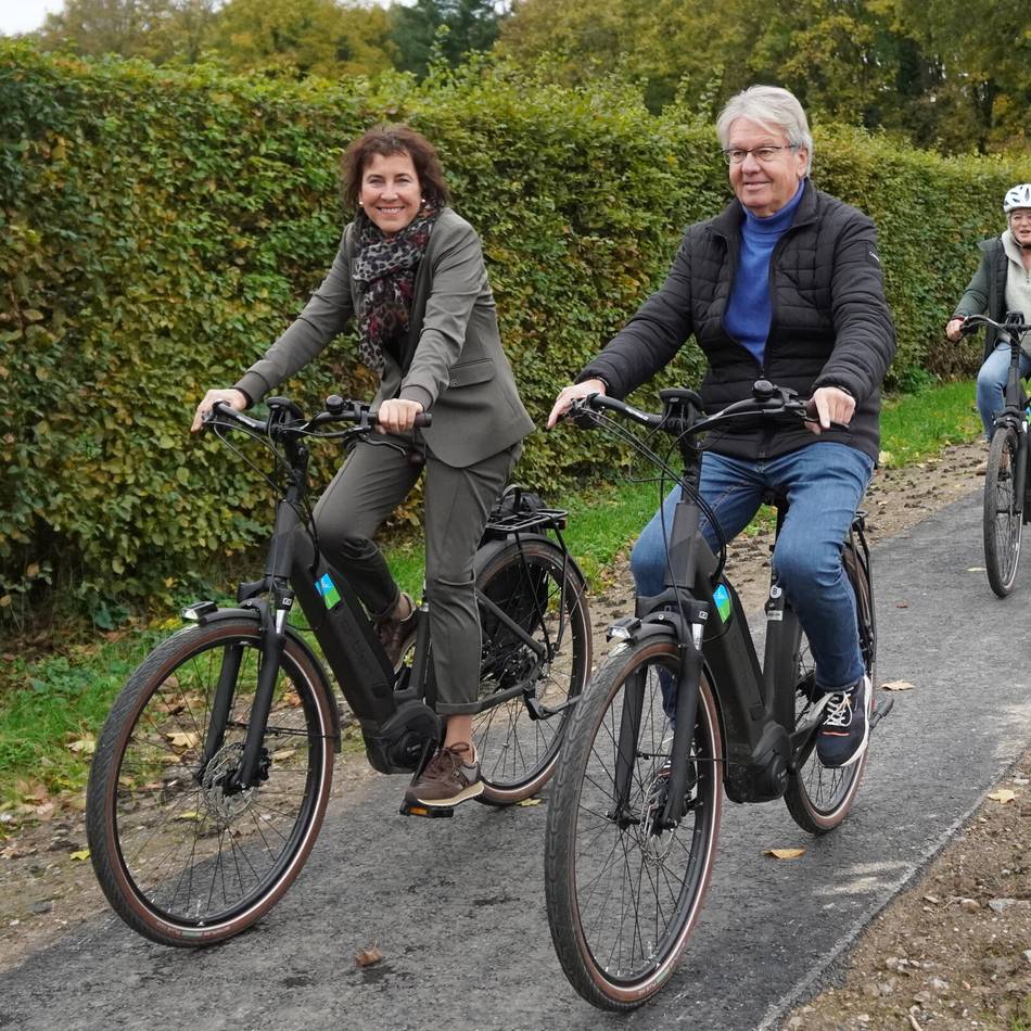 Zwischen Boisheim und Dülken: Bürgermeisterin Anemüller testet sanierten Radweg