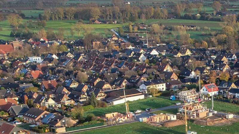 Höhere Abgaben für 2026: Bedburg-Hau will Grundsteuer-Hebesätze anheben