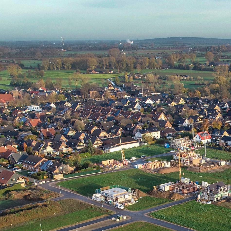 Höhere Abgaben für 2026: Bedburg-Hau will Grundsteuer-Hebesätze anheben