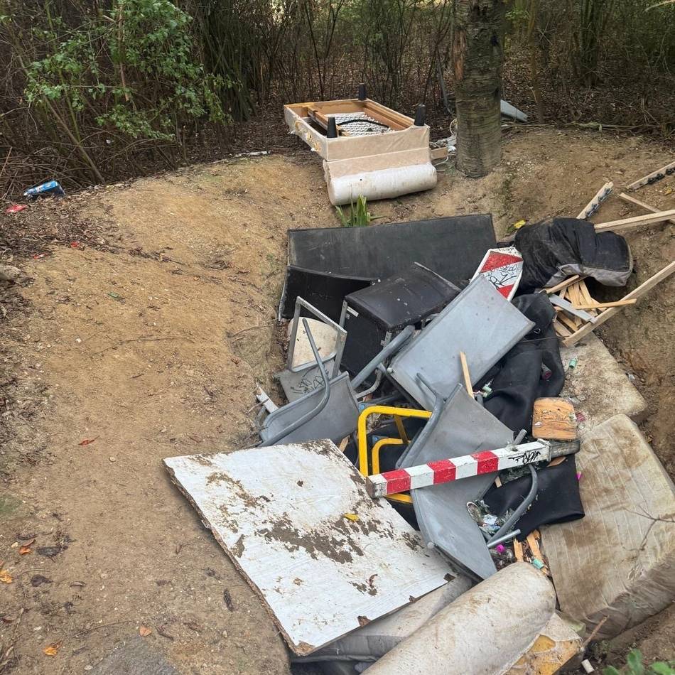 Illegale Entsorgung: Wilder Müll verschandelt das Stadtbild in Kaarst