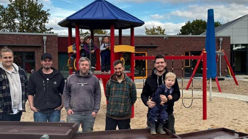 Neue Spiel- und Lernmöglichkeiten in Weeze: Marienwasserburg-Kita freut sich über neue Matschanlage