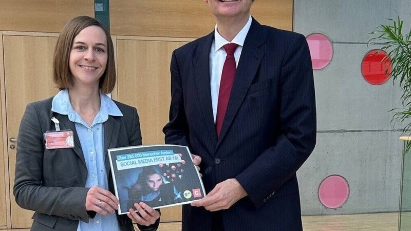 Petition aus Mönchengladbach: Altersgrenze für Soziale Medien ist Thema im Bundestag
