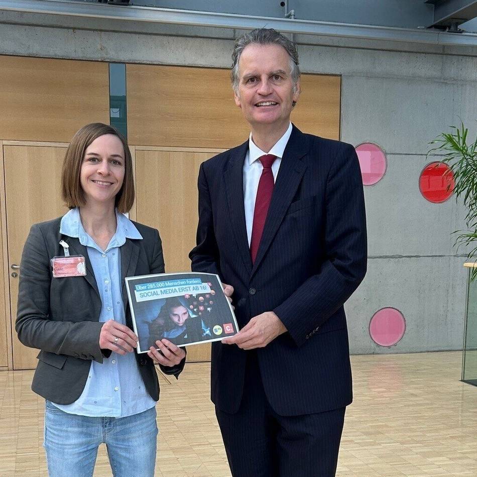 Petition aus Mönchengladbach: Altersgrenze für Soziale Medien ist Thema im Bundestag