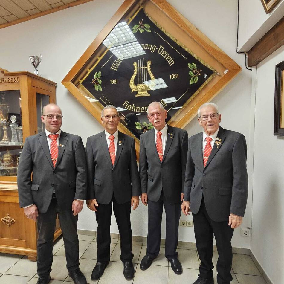 Chormusik in Radevormwald: MGV ehrt Jubilare und bereitet Weihnachtskonzert vor