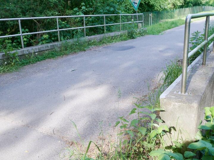 Belästigung durch Böllerei in Norf: „Wir haben Angst, dass bald auch Kugelbomben gezündet werden“