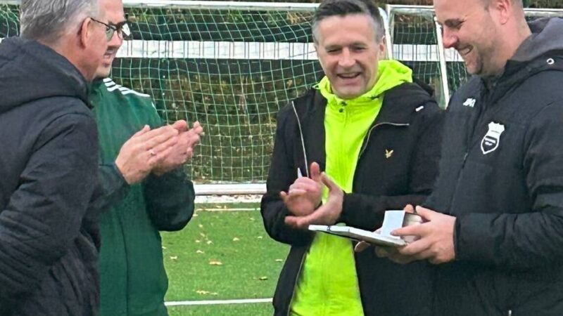 „Eine krasse Wertschätzung“: Broich-Peel überrascht Christian Spinnen mit besonderer DFB-Auszeichnung