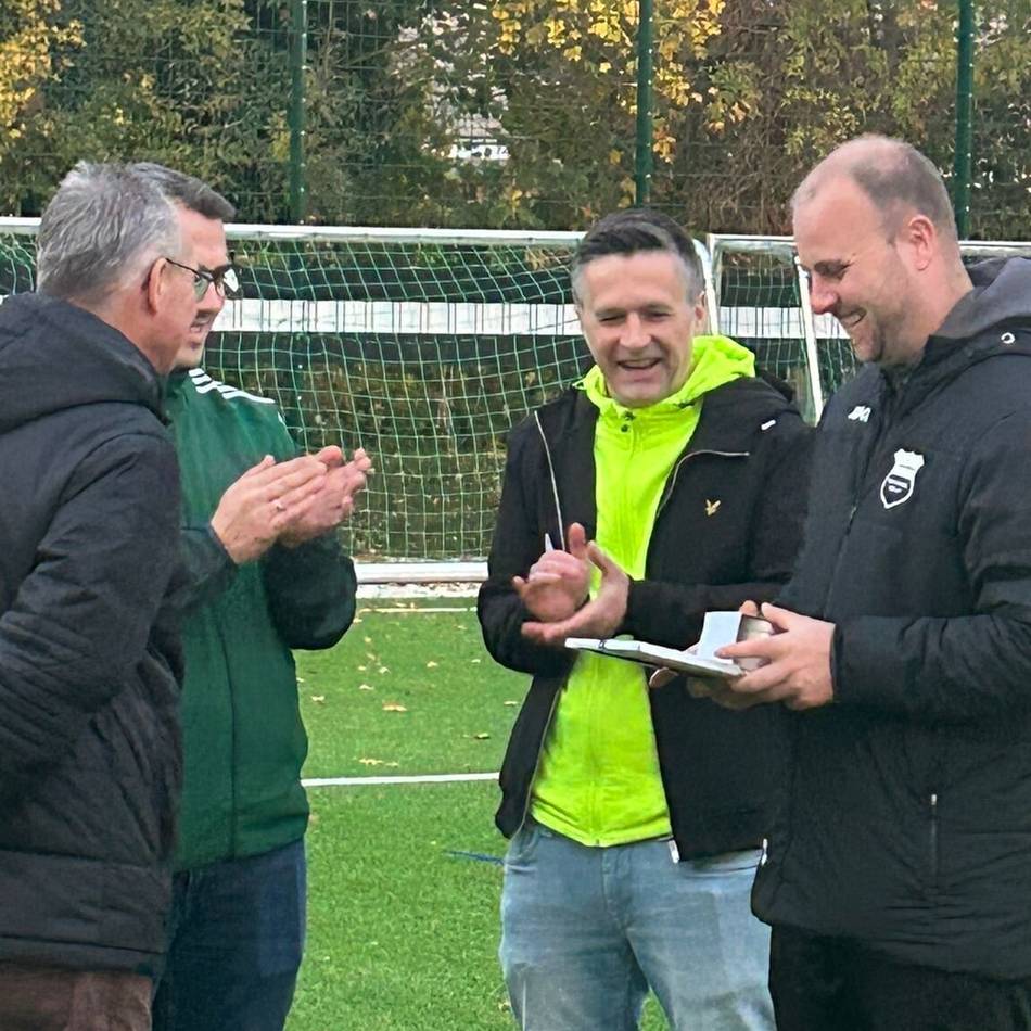 „Eine krasse Wertschätzung“: Broich-Peel überrascht Christian Spinnen mit besonderer DFB-Auszeichnung