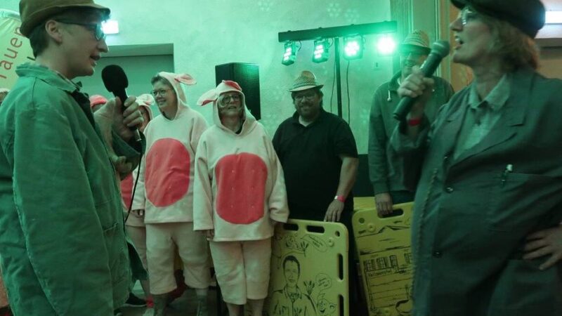 Nach 25 Jahren Pause: Landfrauen Sonsbeck feiern tierisch lustigen Ferkelball