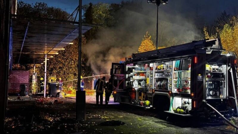 Starke Rauchentwicklung in Mönchengladbach: Deshalb ist die Feuerwehr an der Bachstraße im Einsatz