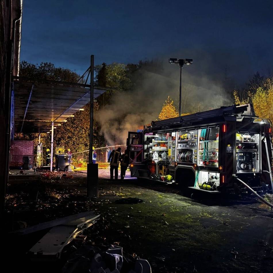 Starke Rauchentwicklung in Mönchengladbach: Deshalb ist die Feuerwehr an der Bachstraße im Einsatz