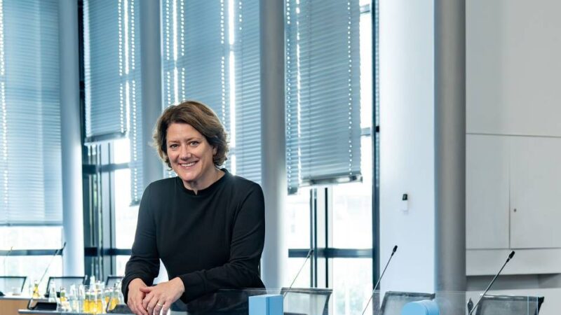 Pilotversuch in Jüchen: Landrätin beobachtet Polizei-Pilotversuch in Jüchen