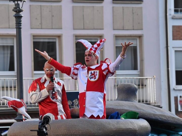 11.11. in Düsseldorf: Helau! So bunt und fröhlich feierte Düsseldorf den Karnevalsauftakt