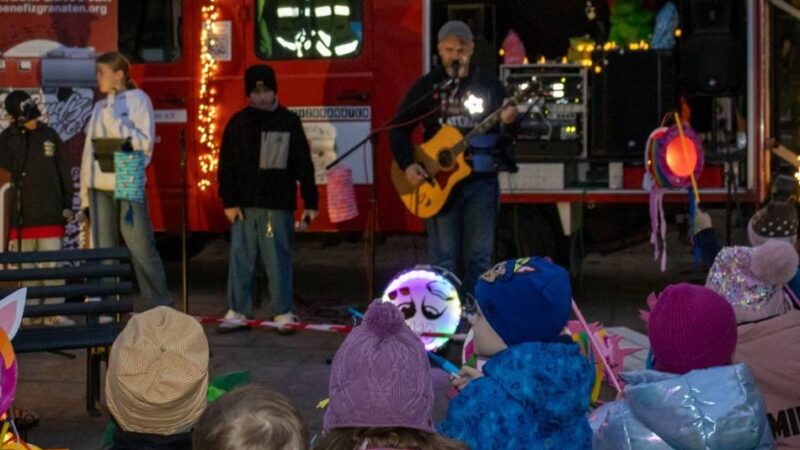 Am 8. November in Langenfeld: Sankt-Martins-Singen auf dem Marktplatz