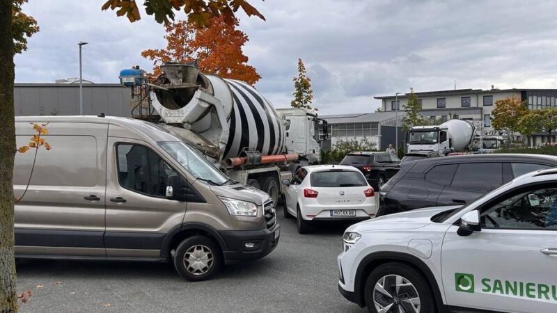 Nach Verkehrskollaps in Moers-Genend: Lösung für Park-Chaos rund um Moschee?
