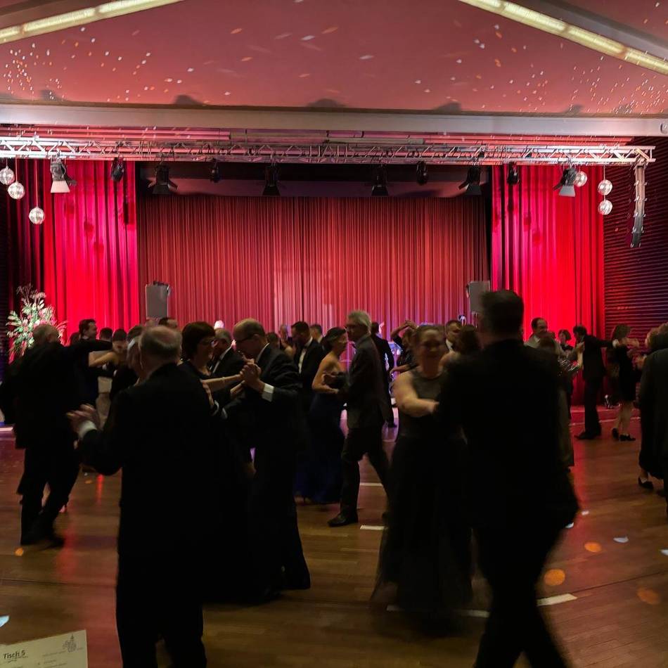 Anmeldung noch möglich: Gesellschaft Kleve lädt zum Dreikönigsball in Bedburg-Hau