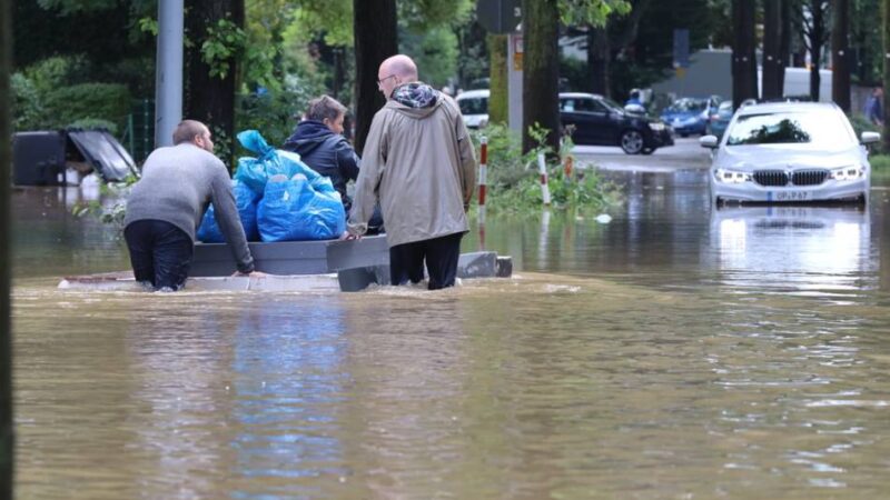 Nach der Flut 2021 in Leverkusen: Feuerwehr und Technische Betriebe informieren zu Hochwasserschutz