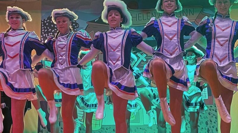 Einstieg in den Sitzungskarneval der Session 2025/26: KG Helenabrunn begeisterte im Gemeindehaus