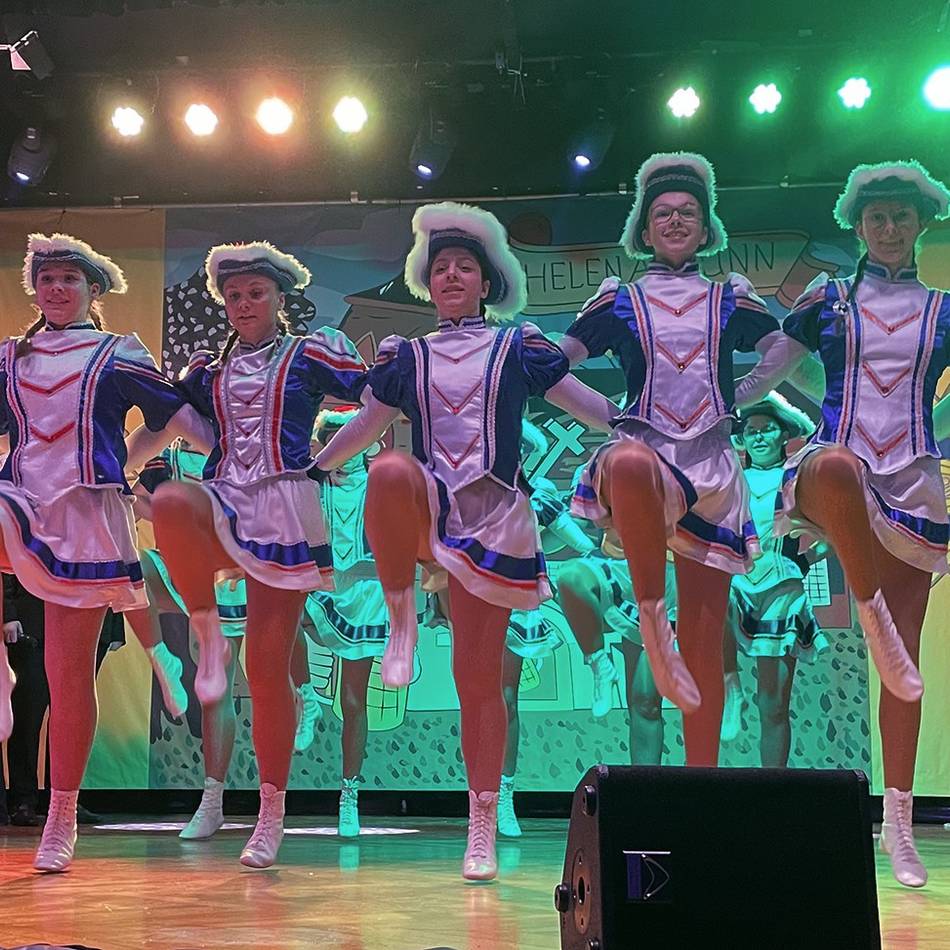 Einstieg in den Sitzungskarneval der Session 2025/26: KG Helenabrunn begeisterte im Gemeindehaus