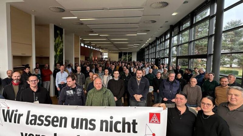 „Wir lassen uns nicht verscherbeln“: Rheinmetall-Mitarbeiter protestieren in Neuss