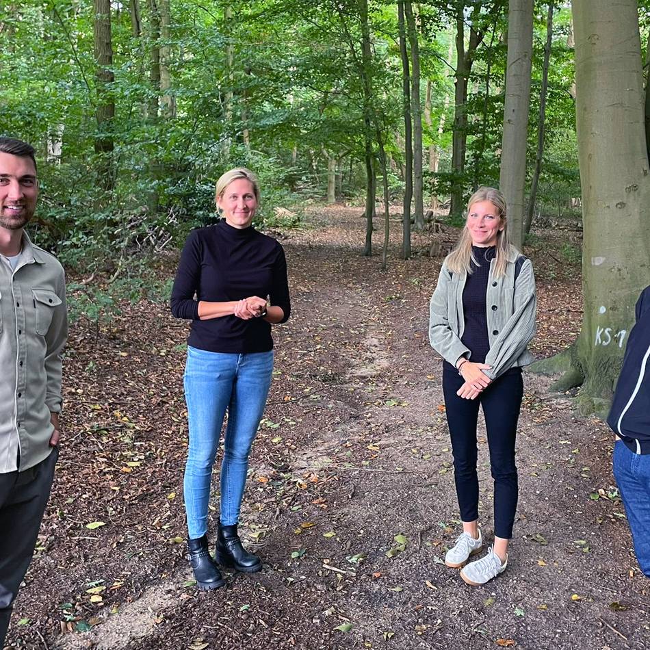 „Träumen lohnt sich“-Stiftung von Robin Gosens: Robin Gosens schenkt Elten einen Waldspielplatz