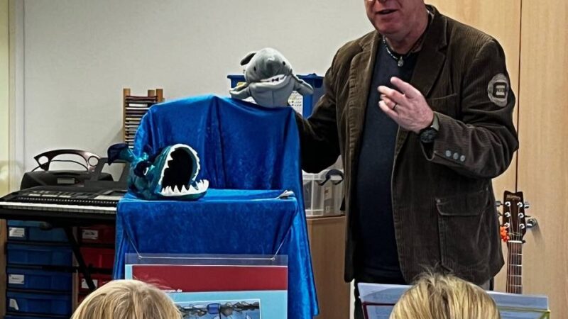 Kinderbuchautor Guido Kasmann zu Gast in Rheinberg: Lesung, Theater und Konzert in der Millinger Grundschule