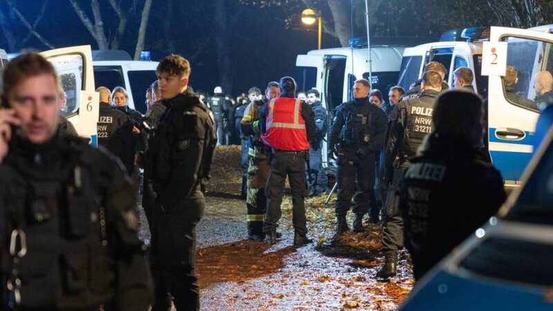 FC Büderich gegen Wuppertaler SV: Ausschreitungen beim Niederrheinpokal – Polizei greift ein