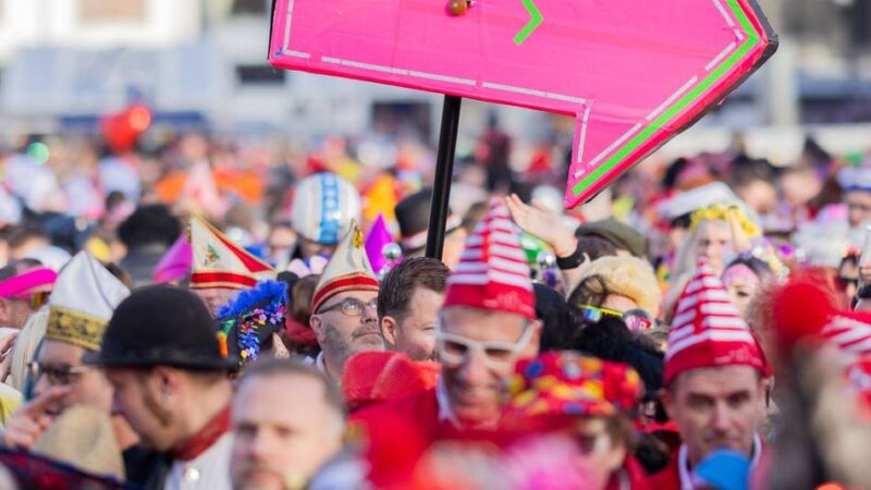 Bilanz vom 11.11.: Polizei erwischt Viersenerin in echter Polizei-Uniform im Kölner Karneval