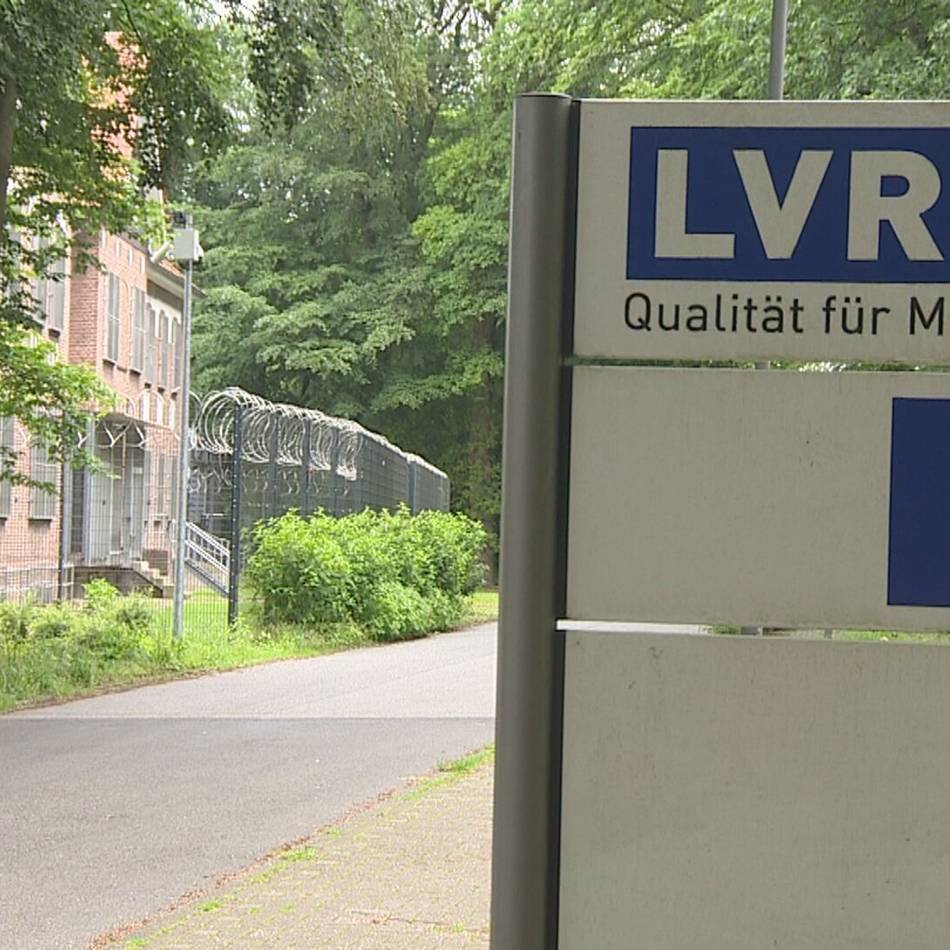 In der LVR-Klinik Bedburg-Hau: Hand in Toilette eingeklemmt – Feuerwehr erlebt skurrilen Einsatz