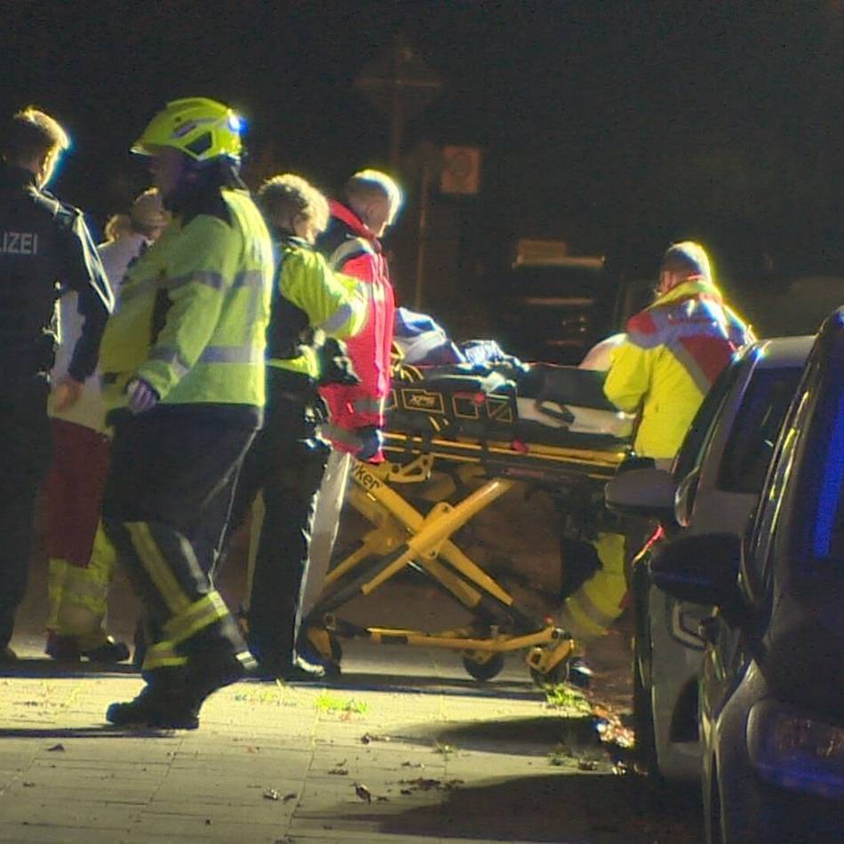 An der B220 in Emmerich: Mann (25) stürzt von Brücke – schwer verletzt