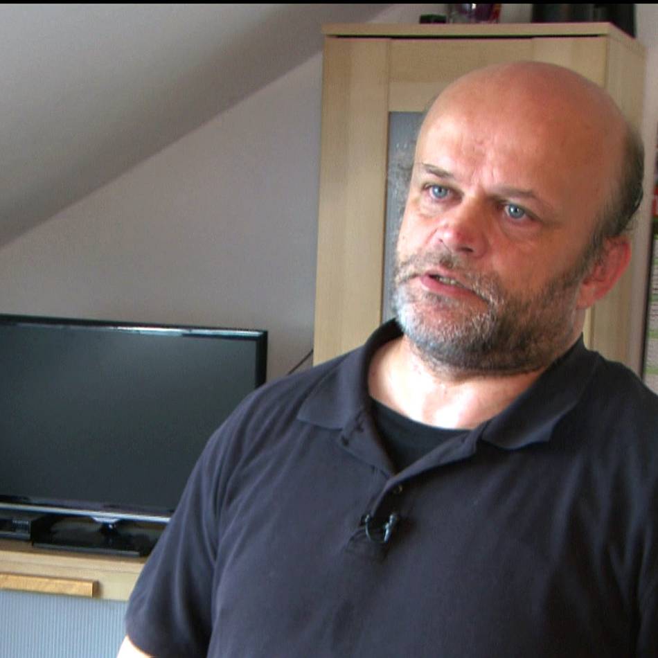 Neusser spricht über Spielsucht bei „Armes Deutschland“ : „Es ist wie ein Trieb. Eigentlich will ich es nicht machen – aber irgendwie doch“