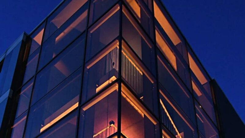 Rathaus leuchtet orange: Gocher Zeichen gegen Gewalt an Frauen