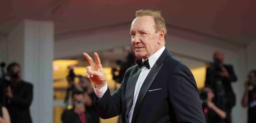 Kevin Spacey: Neue Fernsehserie »Minimarket« startet in Italien