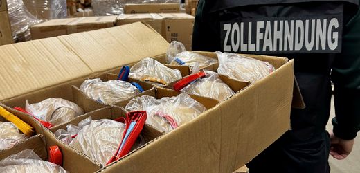 Landkreis Günzburg: Zoll stellt mehr als 200 Kugelbomben sicher