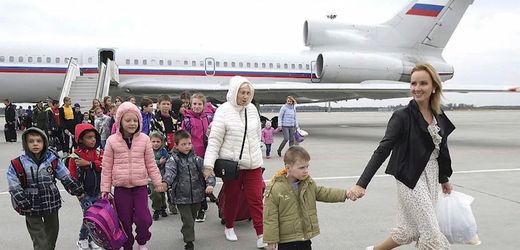 Putins Raubzug in der Ukraine: Die entführten Kinder von Cherson – SPIEGEL TV