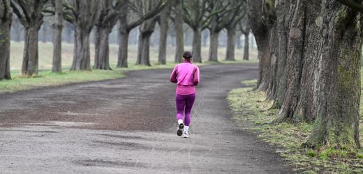 Fürth: Mann soll Joggerin in den Schritt gegriffen haben – und gerät an Polizistin in Zivil
