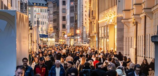 Weihnachten: Konsumklima sackt ab – Verbraucher sparen mehr