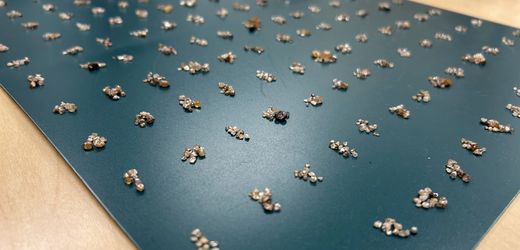 Flughafen Frankfurt: Mann schmuggelt fast 11.300 Rohdiamanten im Handgepäck