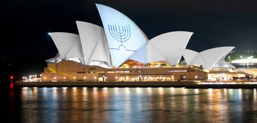 Sydney: Opernhaus erstrahlt nach Anschlag mit Bild von Chanukka-Leuchter