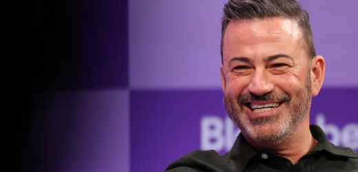 Jimmy Kimmel: Late-Night-Talker teilt in alternativer Weihnachtsbotschaft gegen Trump aus