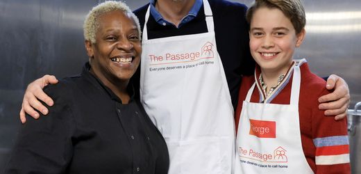 Prinz George hilft im Obdachlosenheim und unterschreibt direkt unter Großmutter Diana