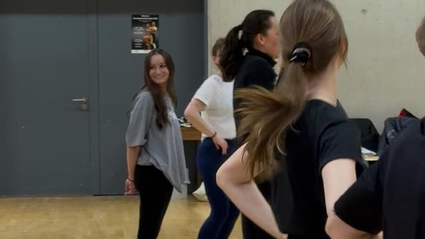 Gardetanz hautnah: Lavinia erlebt das harte Training der Prinzengarde in Velbert