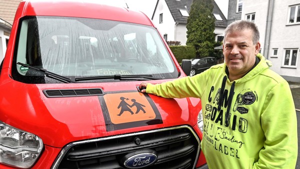 Mit Herz und Plan: Velberter koordiniert Fahrdienst zur Schule am Thekbusch