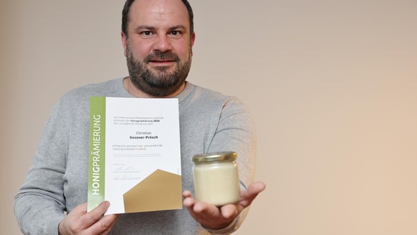 Velberter Bienen liefern ausgezeichneten Honig: Imker erhält Goldmedaille