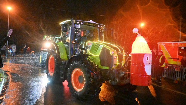 Begeisterung trotz Regen: 21 Fotos der Traktoren-Lichterfahrt durch Velbert
