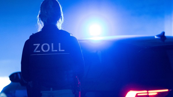Zoll, Polizei und Ordnungsbehörden decken zahlreiche Verstöße in Gaststätten auf