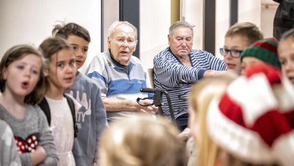 So bringen Heiligenhauser Schüler Weihnachtsstimmung ins Velberter Klinikum