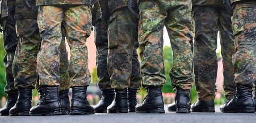 Delitzsch in Sachsen: DJ spielt erste Strophe des Deutschlandlieds auf Weihnachtsfeier der Bundeswehr